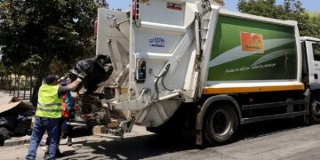 Καλλιθέα: Σοβαρό εργατικό ατύχημα με απορριμματοφόρο