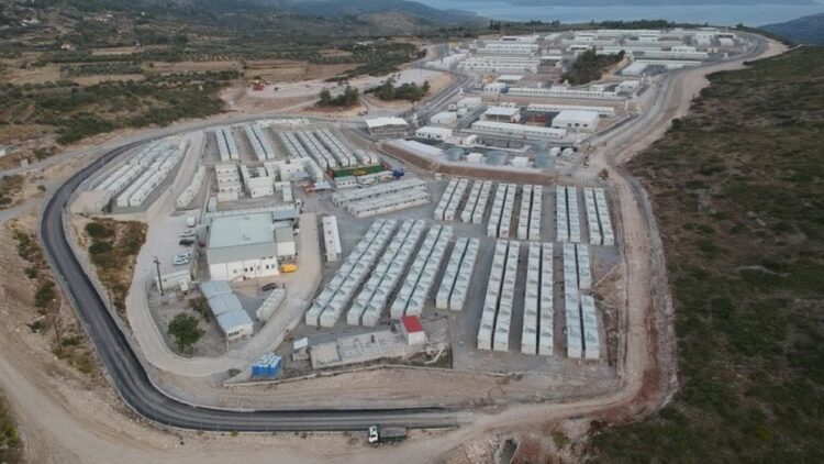 «300» από κολαστήριο Σιντικής: «Είμαστε παγιδευμένοι, σώστε μας»