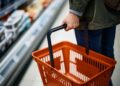 Όλο και πιο… ψηλά ακρίβεια και φτώχεια